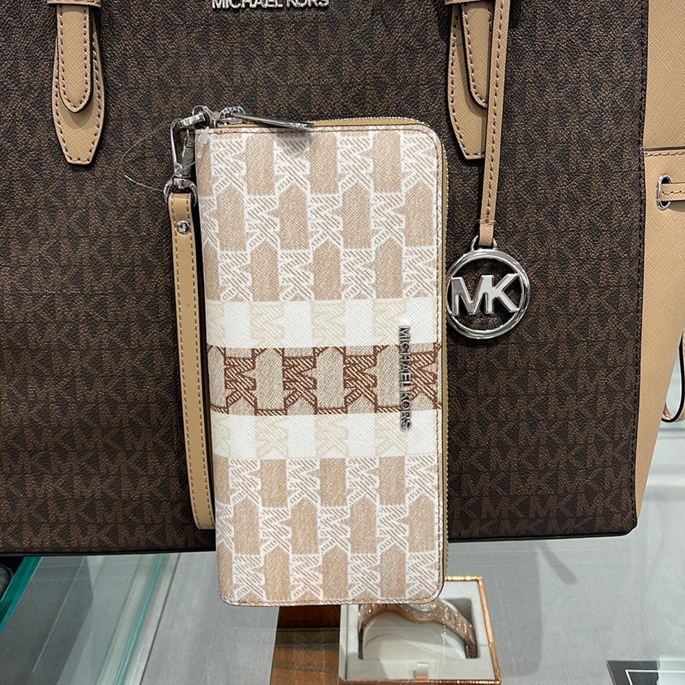 MICHAEL KORS Leather Continental Phone Holder Wristlet Wallet 
Camel 
NWT - Picture 16 of 16